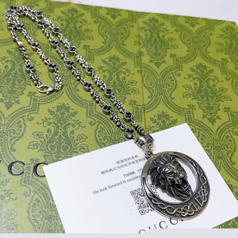 G*u*i necklaces